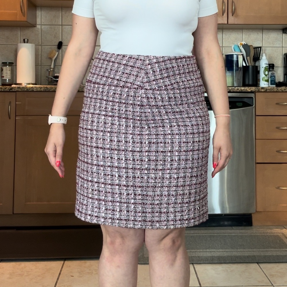 NWT Tahari Berry Tweed Pencil Skirt